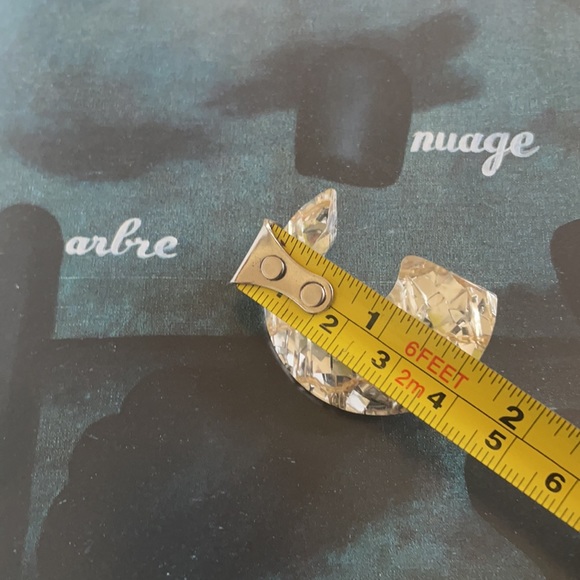 Vintage 3D Metallic Plexiglass Crescent Clip Earrings - Picture 5 of 5